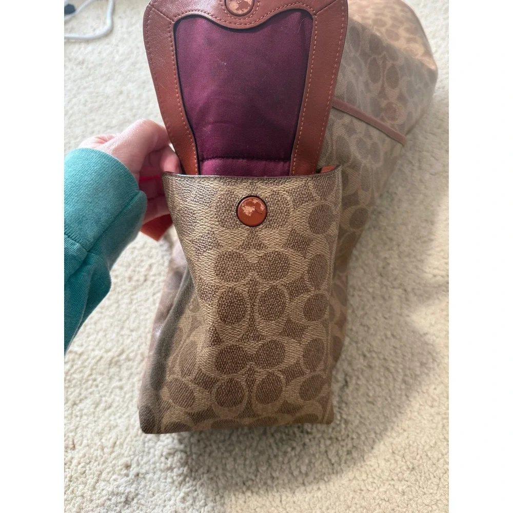 Authentic Coach Baby Messenger Bag in Signature Canvas Rust - Picture 8 of 10